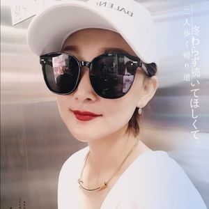 Sunglasses oversized